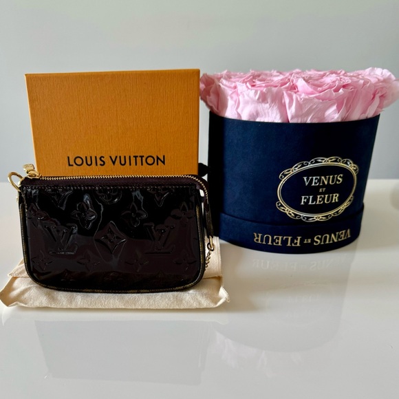 Louis Vuitton Mini Pochette Monogram - New with Box - M90597 Perfect Condition - Picture 3 of 17